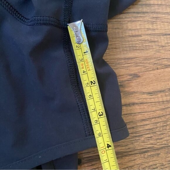 Lululemon un Times Short *4-way Stretch black/ace spot grain black size 4 - Picture 5 of 5